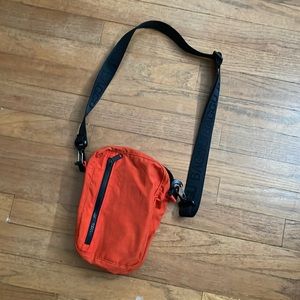 BAGGU Sport Crossbody in Discontinued Color Tomato